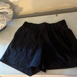 Workout shorts pockets on both sides